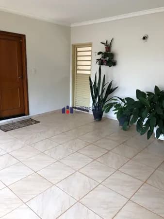 Casa à venda no bairro Jardim Santa Efigênia em Araras/SP