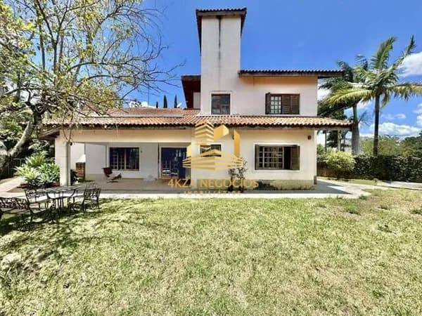 Chác Vale do Rio Cotia - TÉRREA, 3 suítes, lote plano, piscina e gourmet!