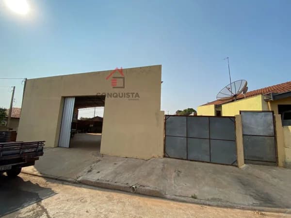 Casa Madeira para Venda em Vila Operaria Guaraçaí-SP