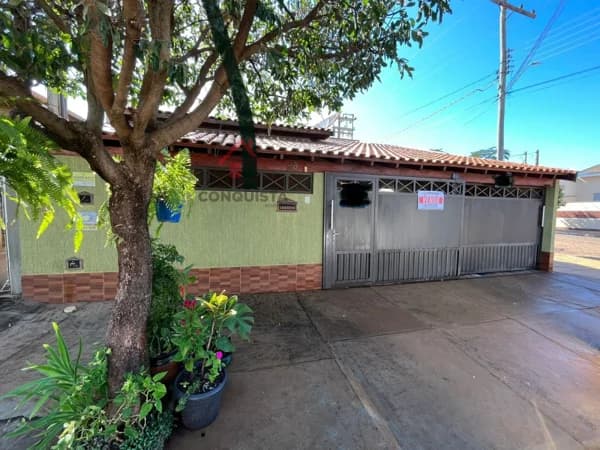 Casa Alvenaria para Venda e Aluguel em Centro Murutinga do Sul-SP