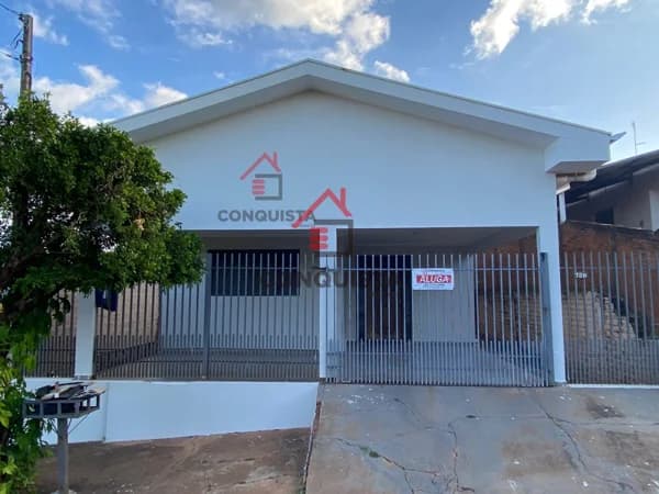 Casa Alvenaria para Aluguel em Centro Guaraçaí-SP