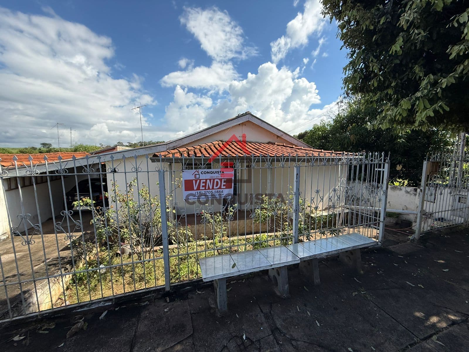 Casa alvenaria no bairro Vila Operaria, em Guaraçaí-SP