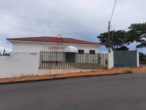 Casa Alvenaria para Venda em Centro Guaraçaí-SP
