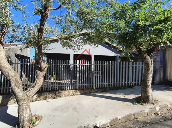 Casa em Guaraçaí - Centro