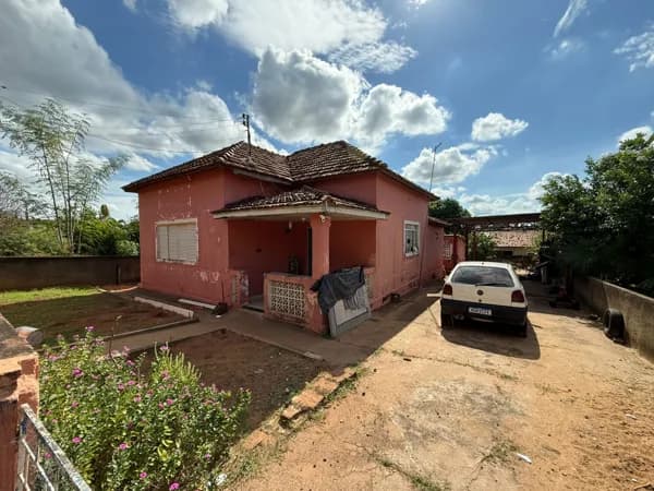 Casa Alvenaria para Aluguel em Centro Guaraçaí-SP