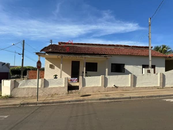 Casa Alvenaria para Venda em Centro Guaraçaí-SP