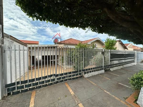 Casa Alvenaria para Venda em Centro Guaraçaí-SP