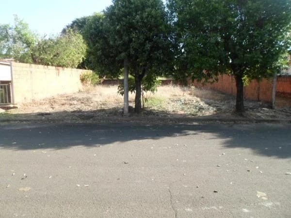 Terreno para Venda em Centro Guaraçaí-SP