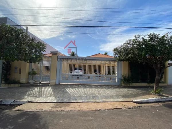 Casa Alvenaria para Venda em Centro Guaraçaí-SP