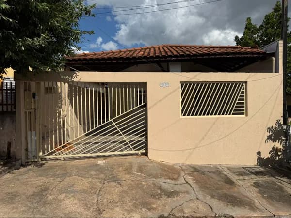Casa Alvenaria para Aluguel em Vila Operaria Guaraçaí-SP