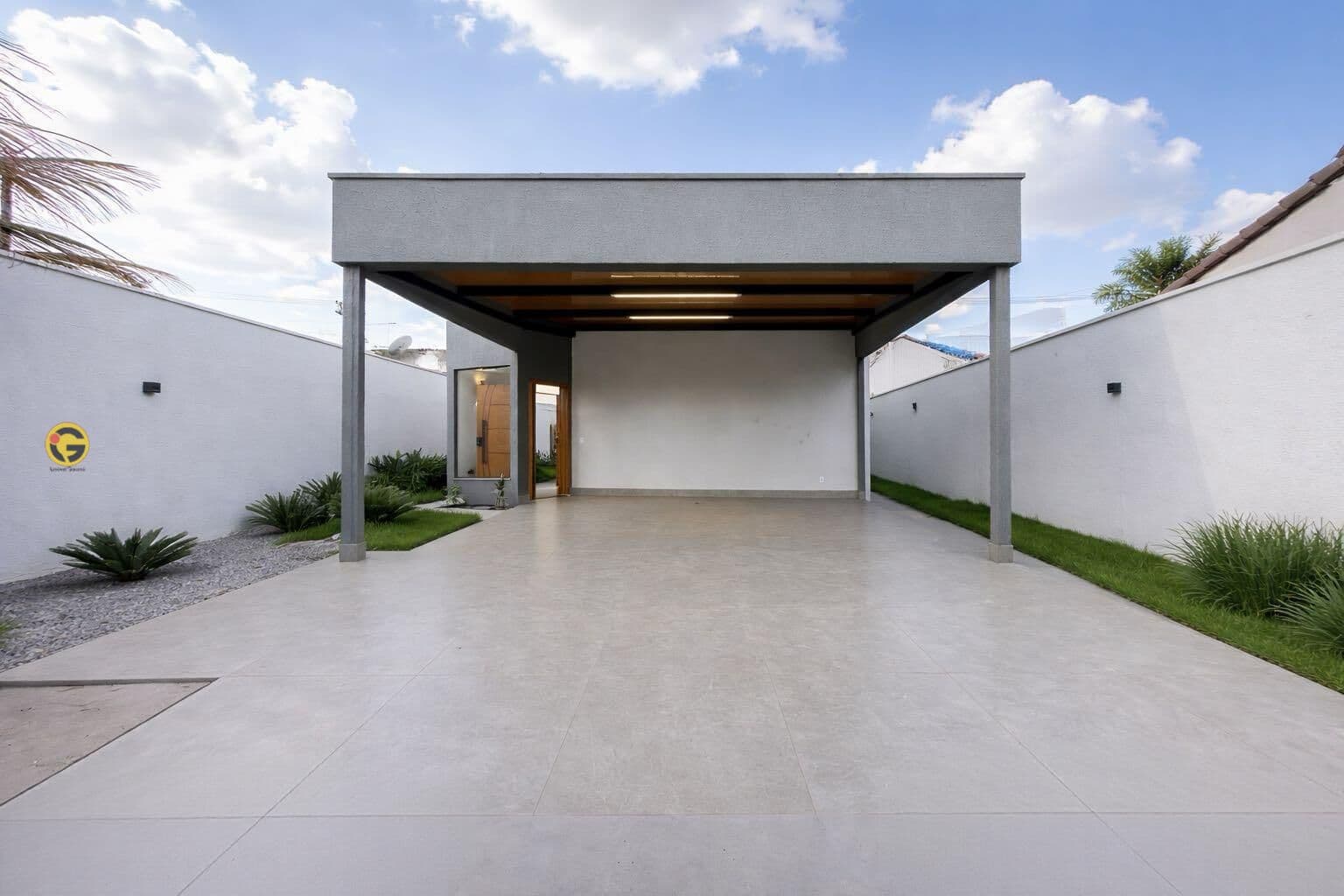 CASA EM LOTE INTEIRO NO JD. HELVÉCIA – 3 QUARTOS COM SUÍTE | ÁREA GOURMET COMPLETA | PRÓXIMA À AVENIDA RIO VERDE | JOIA RARA POR MENOS DE 900 mil
