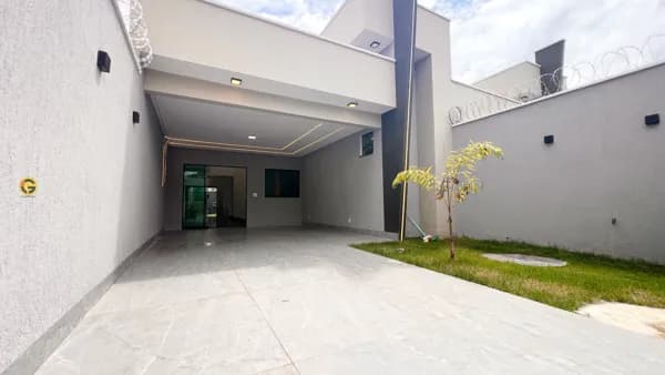 CASA COM PISCINA, PÉ DIREITO DUPLO E ACABAMENTO DE ALTO PADRÃO NA VILA OLIVEIRA – OPORTUNIDADE IMPERDÍVEL!
