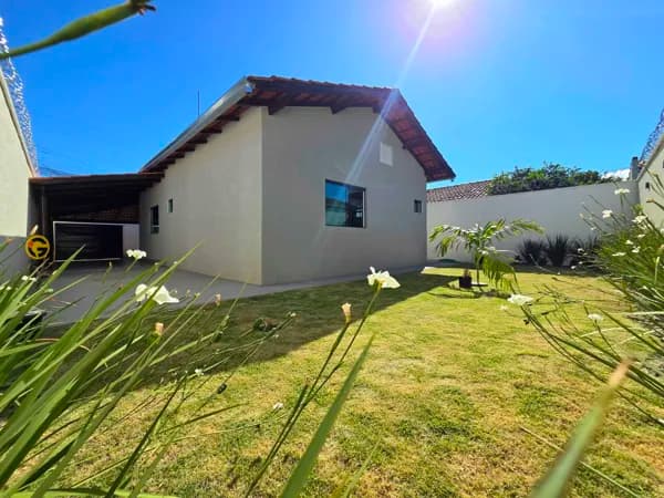 CASA À VENDA NO JARDIM LUZ, 3 QUARTOS, SUÍTE, ÁREA GOURMET, QUINTAL GRAMADO, EM APARECIDA DE GOIÂNIA GO