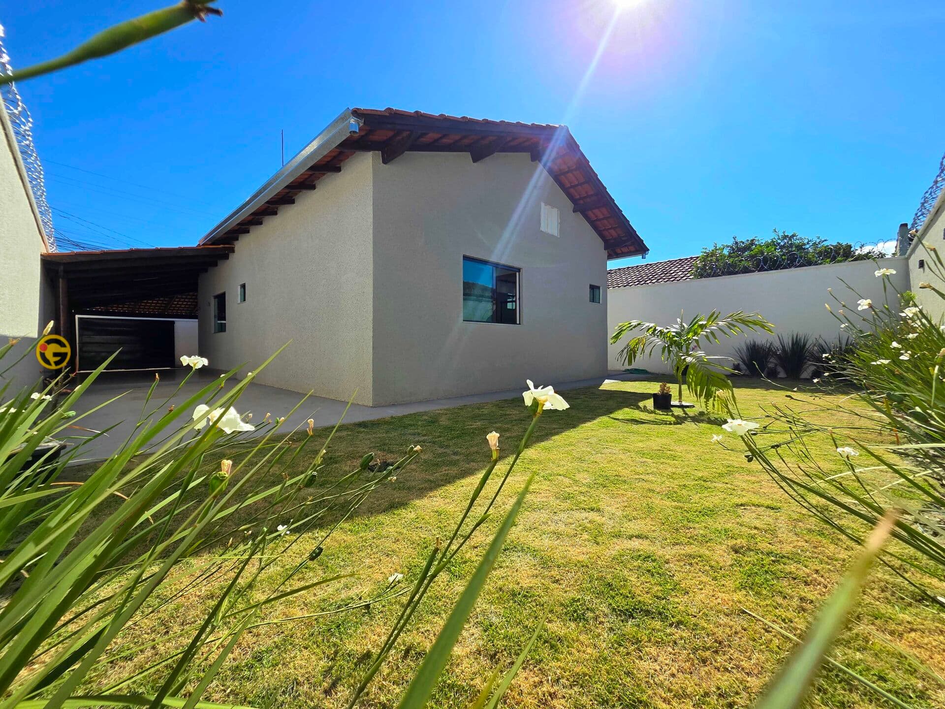 CASA À VENDA NO JARDIM LUZ, 3 QUARTOS, SUÍTE, ÁREA GOURMET, QUINTAL GRAMADO, EM APARECIDA DE GOIÂNIA GO