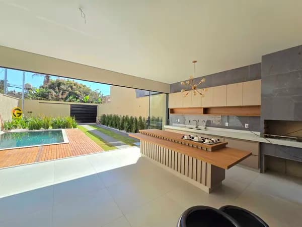 CASA DE ALTO PADRA À VENDA COM 3 SUÍES, PISCINA, ÁREA GOURMET COMPLANEJADOS,NO VILA SÃO JOAQUIM APARECIDA DE GOIÂNIA