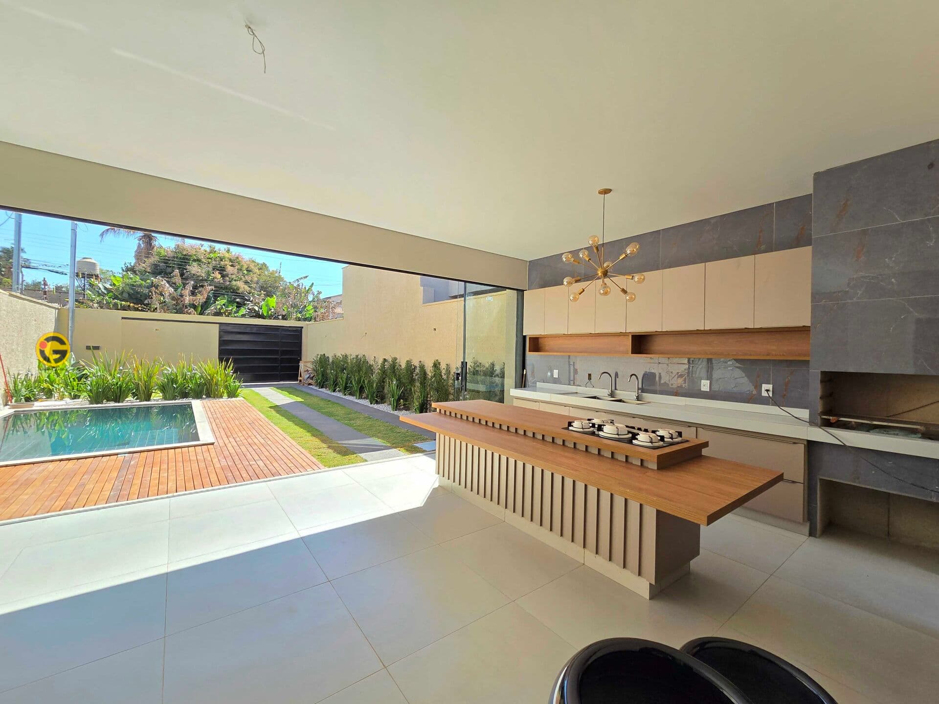 CASA DE ALTO PADRA À VENDA COM 3 SUÍES, PISCINA, ÁREA GOURMET COMPLANEJADOS,NO VILA SÃO JOAQUIM APARECIDA DE GOIÂNIA