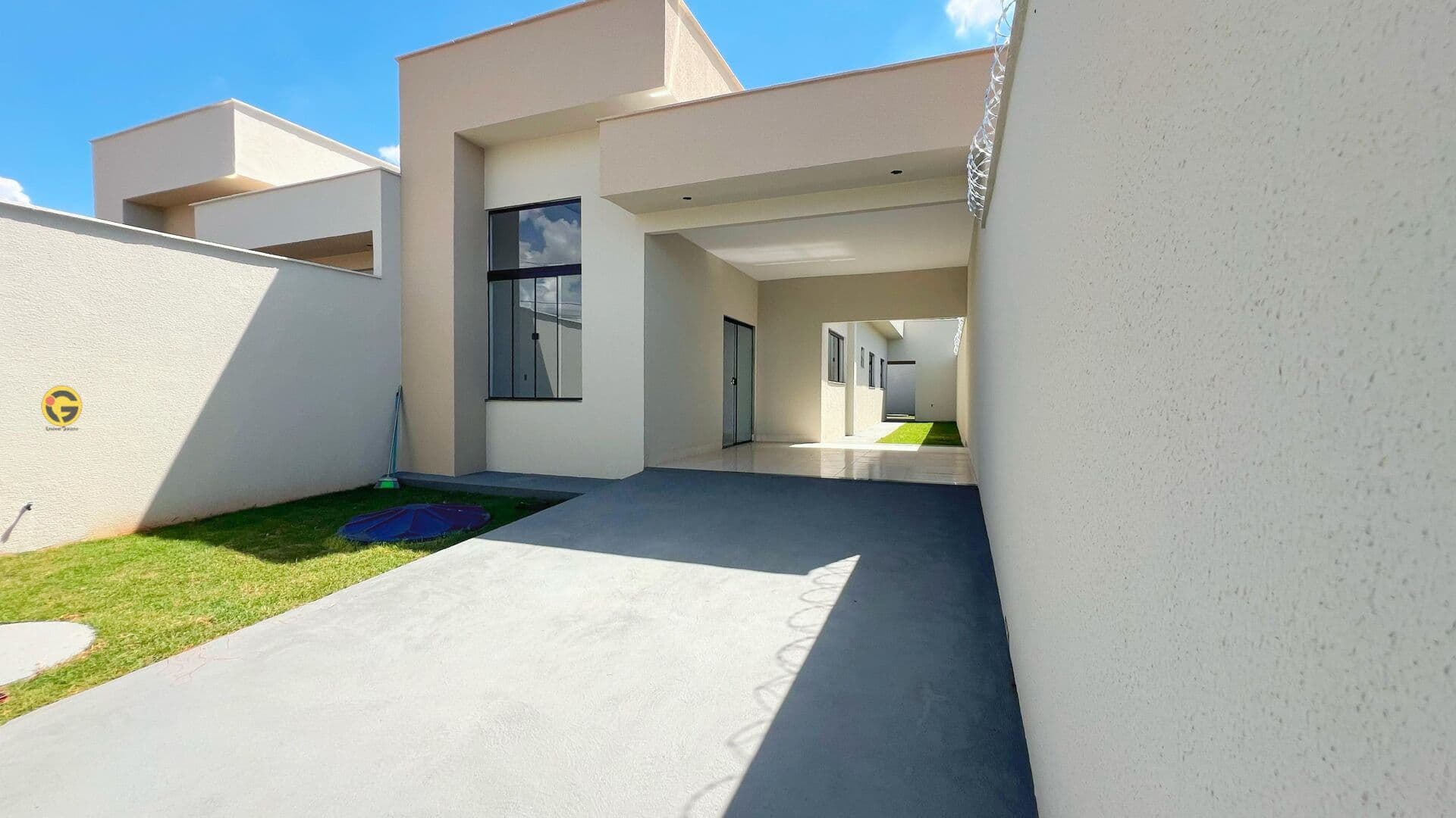 CASA COM SUÍTE, QUINTAL GRANDE, CHURRASQUEIRA E EXCELENTE LOCALIZAÇÃO EM APARECIDA DE GOIÂNIA – JARDIM VENEZA