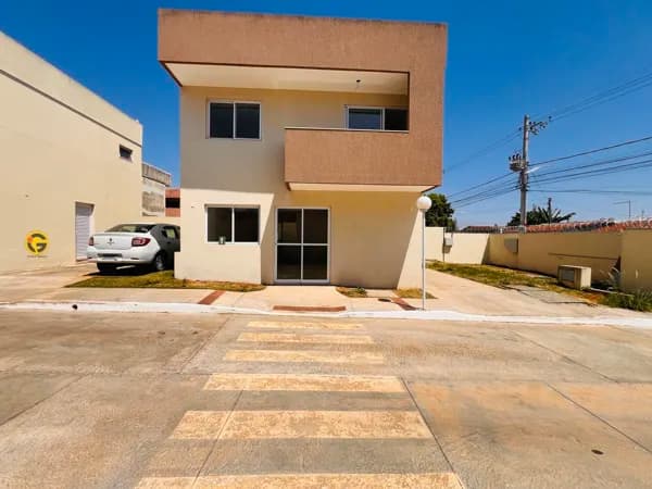Sobrado 3 suites em Condominio _Jardim Imperial-Aparecida de Goiania.