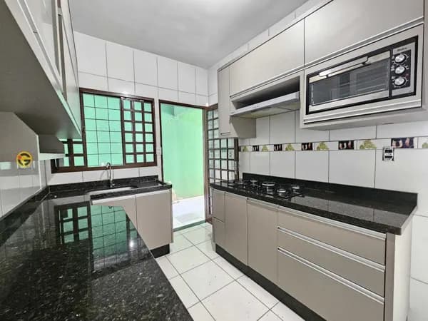 Casa à Venda no Jardim Ipiranga – Aparecida de Goiânia
3 quartos
