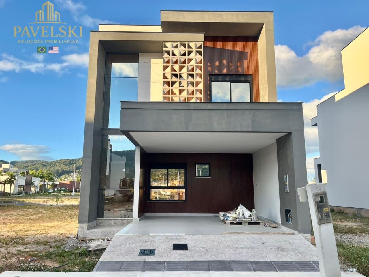 Casa 3 dormitórios sendo 1 suíte master + 2 demi suítes - Condomínio fechado Blue