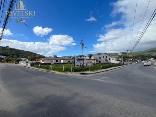 Terreno de esquina EXCELENTE localização e fluxo de veículos - Biguaçu