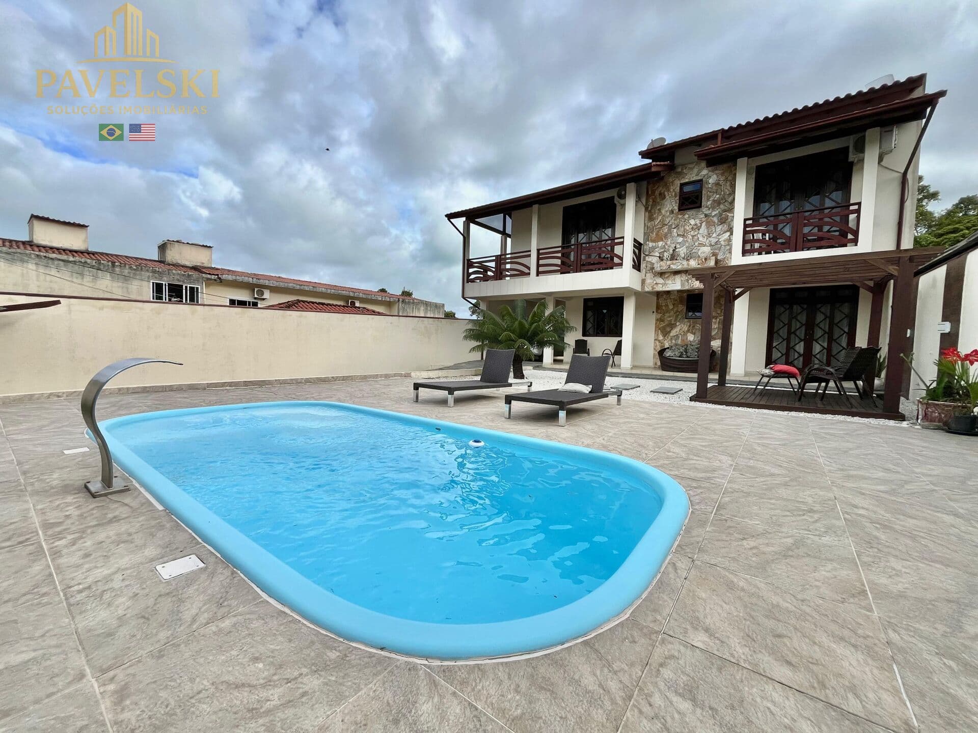 Casa de 4 dormitórios na praia da Gamboa - 300m do mar - Governador Celso Ramos