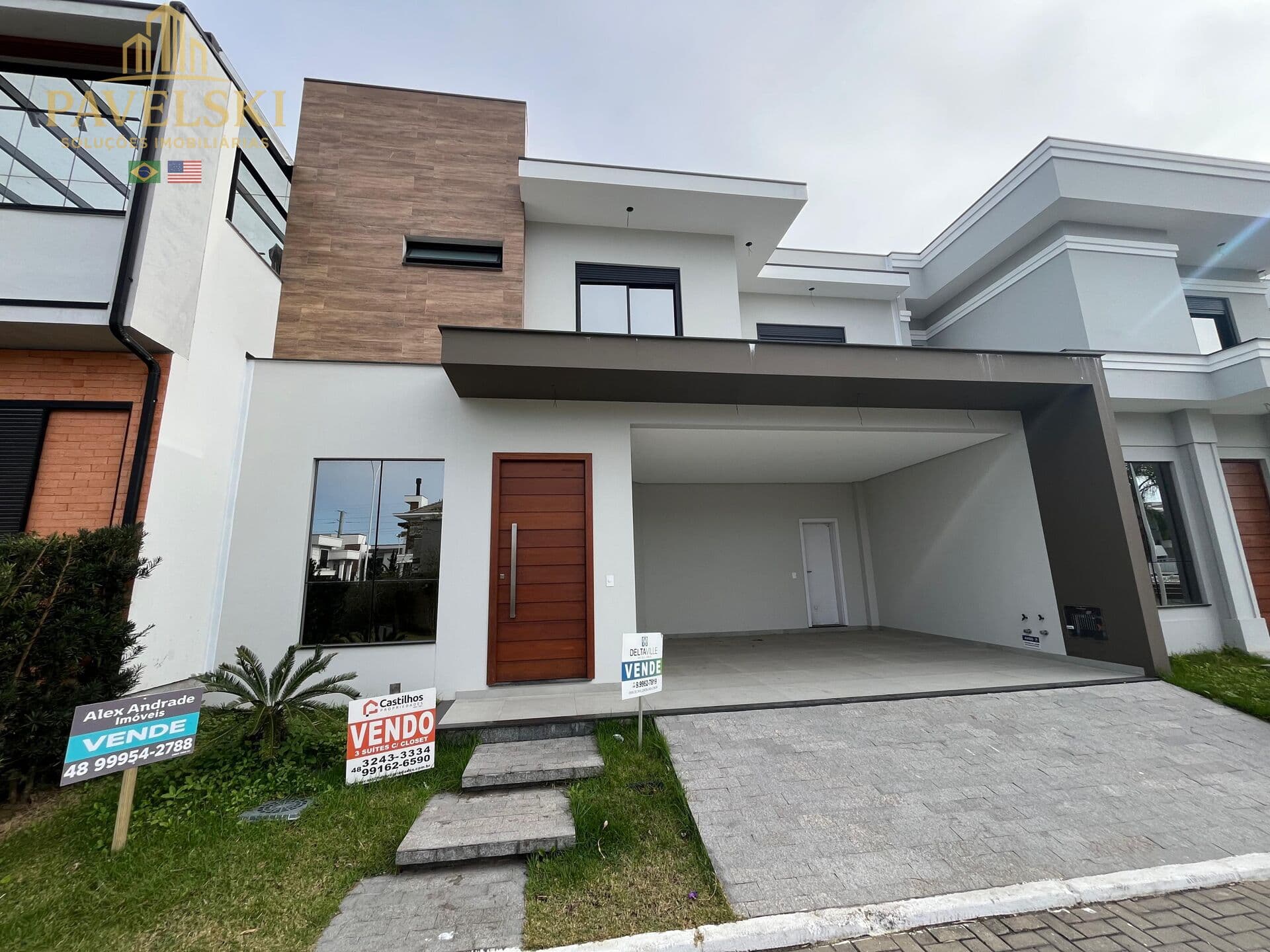 Casa com 3 suítes - Condomínio fechado