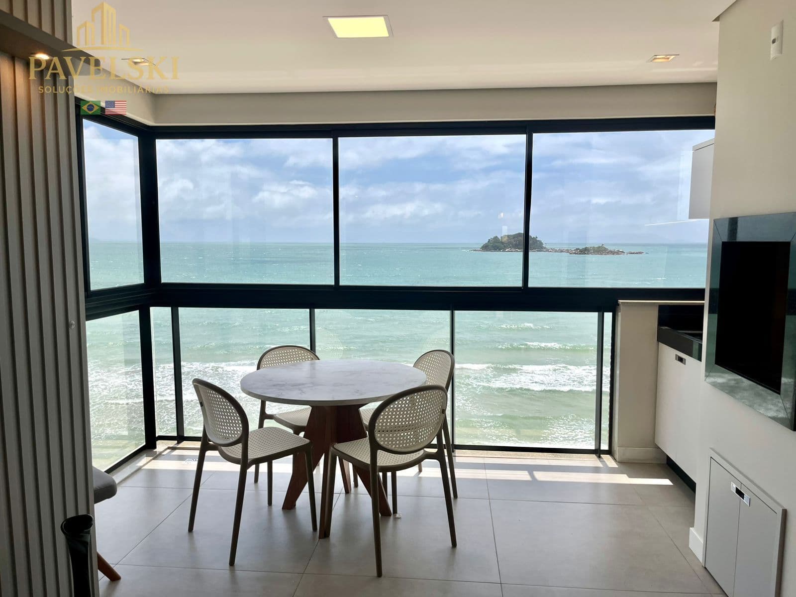 Apartamento 3 dormitórios sendo 2 suítes, pé na areia, vista total para o mar, Palmas — Gov. Celso Ramos