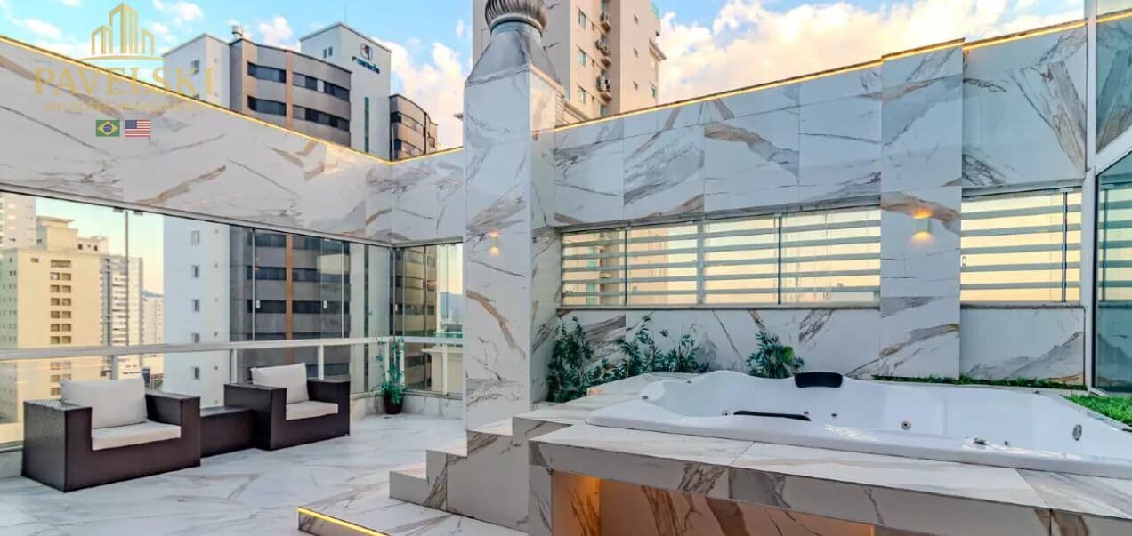 Apartamento Cobertura Triplex 4 dormitórios sendo 4 suítes - Balneário Camboriú