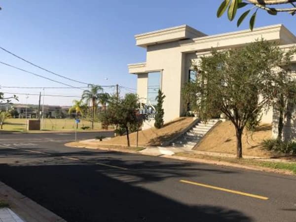 Casa em São José do Rio Preto - Parque Residencial Damha VI