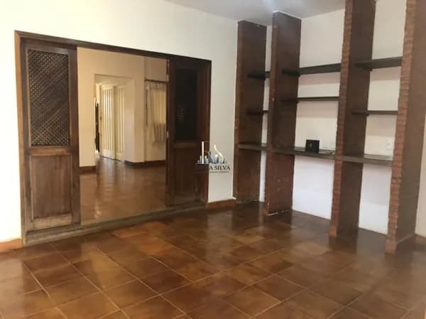 Casa à Venda em Uberaba MG com 4 Quartos, 2 Suítes, Edícula e 5 Vagas | 333m² Construídos