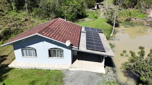 SÍTIO COMPLETO COM ENERGIA SOLAR EM PETROLÂNDIA - SC