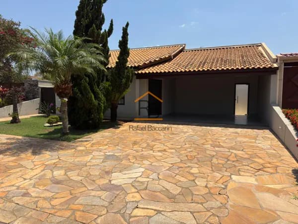 Casa de Condomínio em Leme - Quinta do Vale Verde