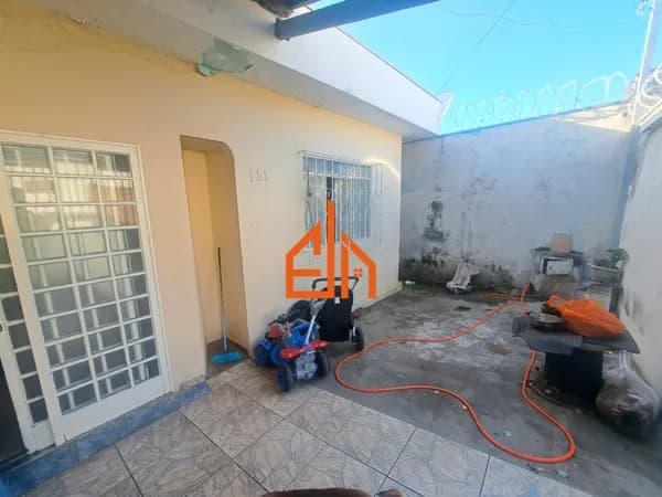 Casa em Passos - Santa Luzia