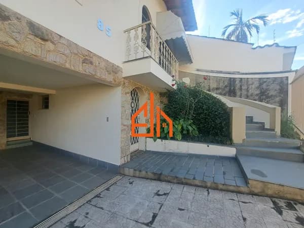 Casa em Passos - Centro