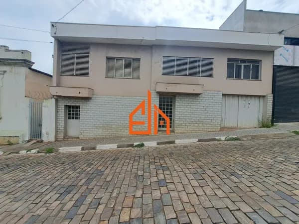 Casa em Passos - Centro