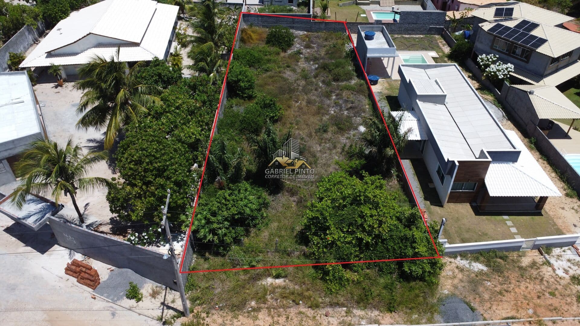 CONDOMÍNIO ÁGUAS DE SAUÍPE - LOTE ENTRE AS VIAS PRINCIPAIS - 805m² - TOTALMENTE PLANO