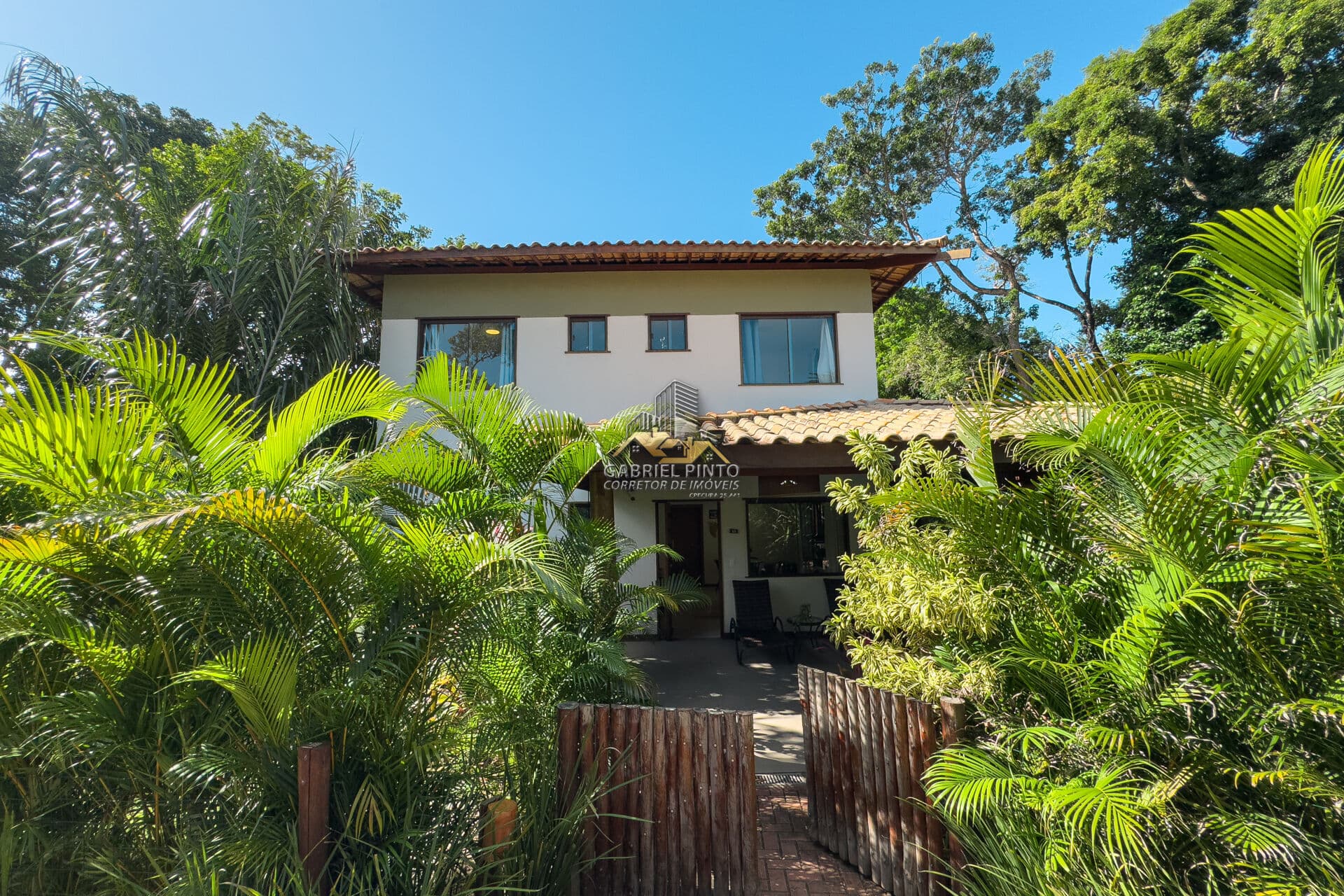 Casa Alto Padrão com 4 Suítes - PRAIA DO FORTE
