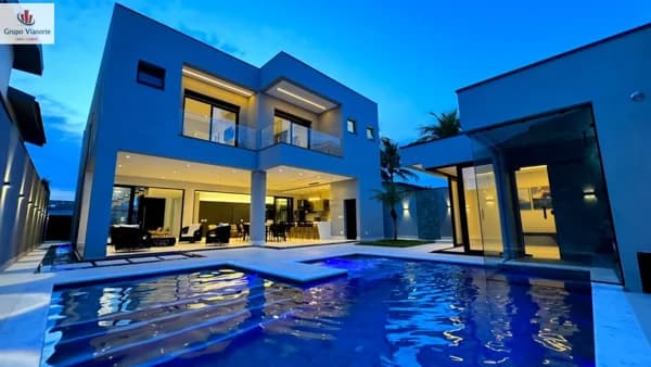 Sobrado Alto Padrão para Venda em Jardim Acapulco Guaruja-SP