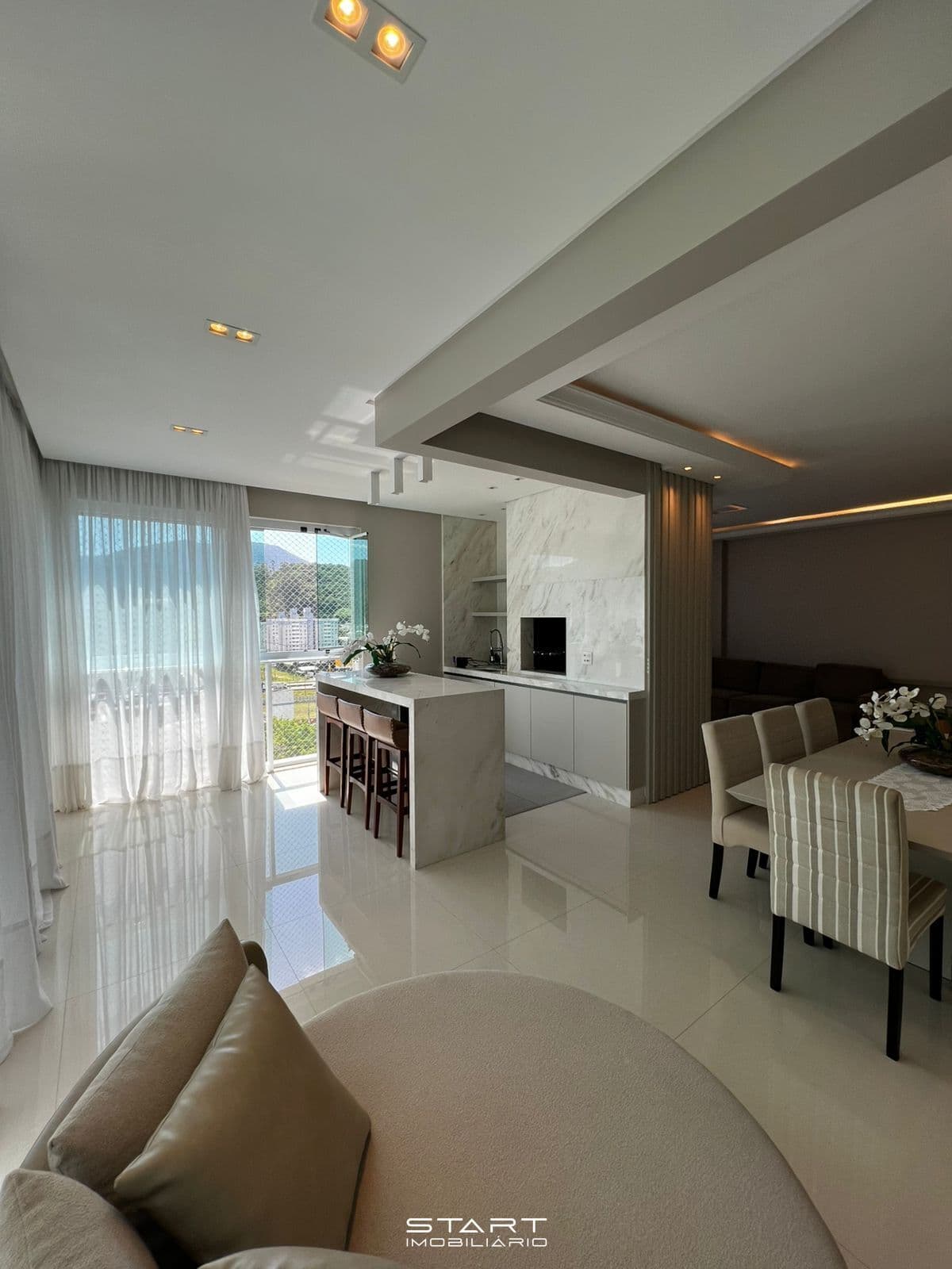 APARTAMENTO ALTO PADRÃO 3 SUÍTES - CENTRO - ITAPEMA/SC