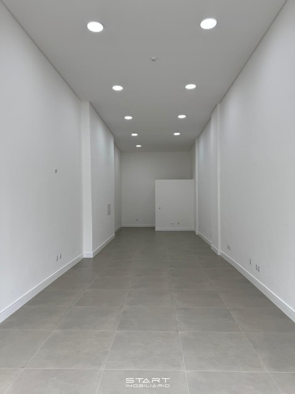 Sala Comercial em Meia Praia, Itapema/SC
