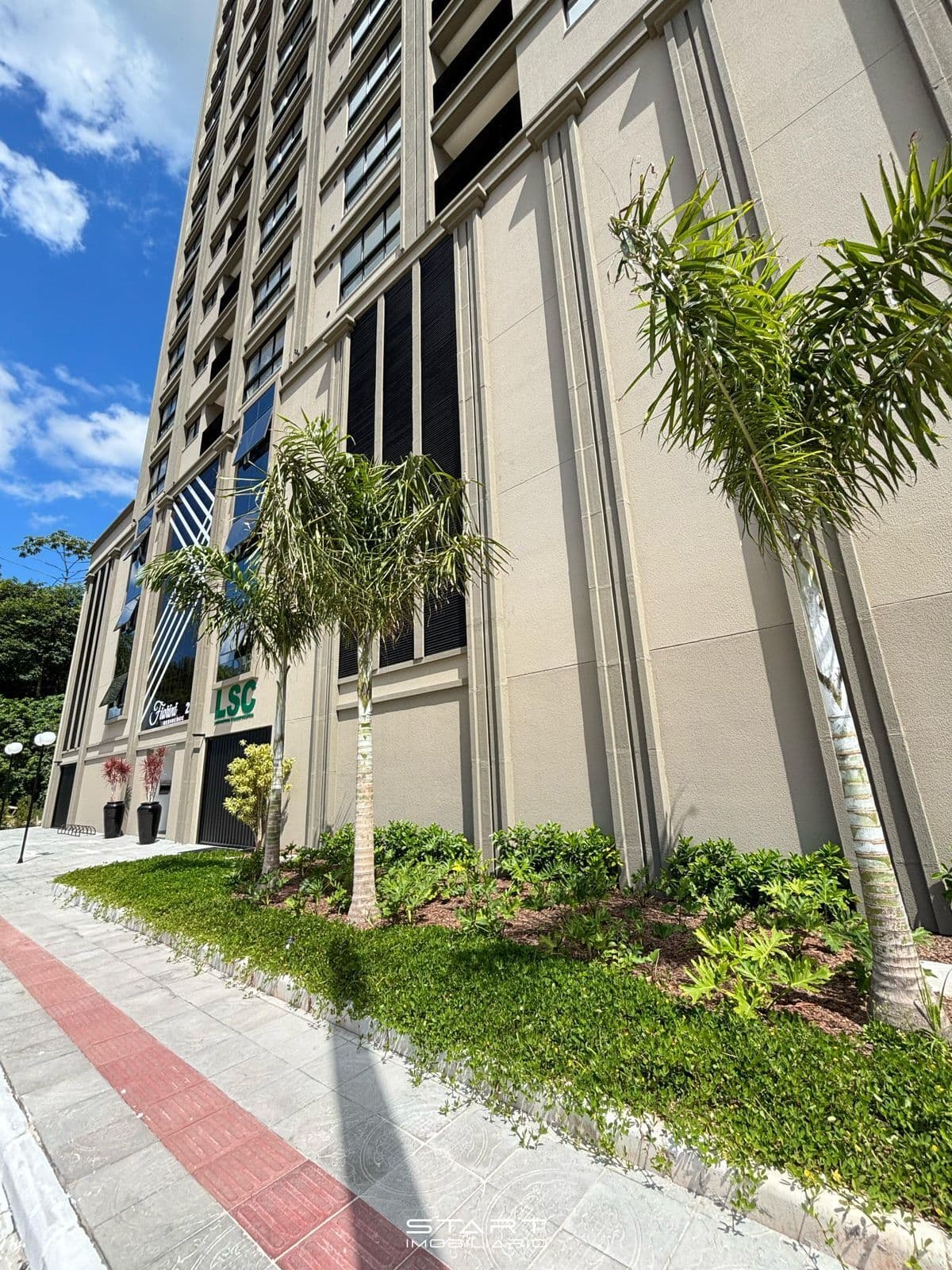 Apartamento Suite + 1 Dormitório 300m do mar Vista Montanha