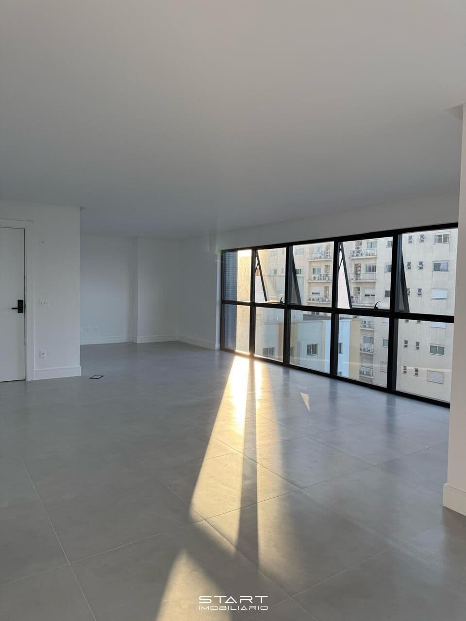 APARTAMENTO 04 SUÍTES DIAMOND TOWER - MEIA PRAIA