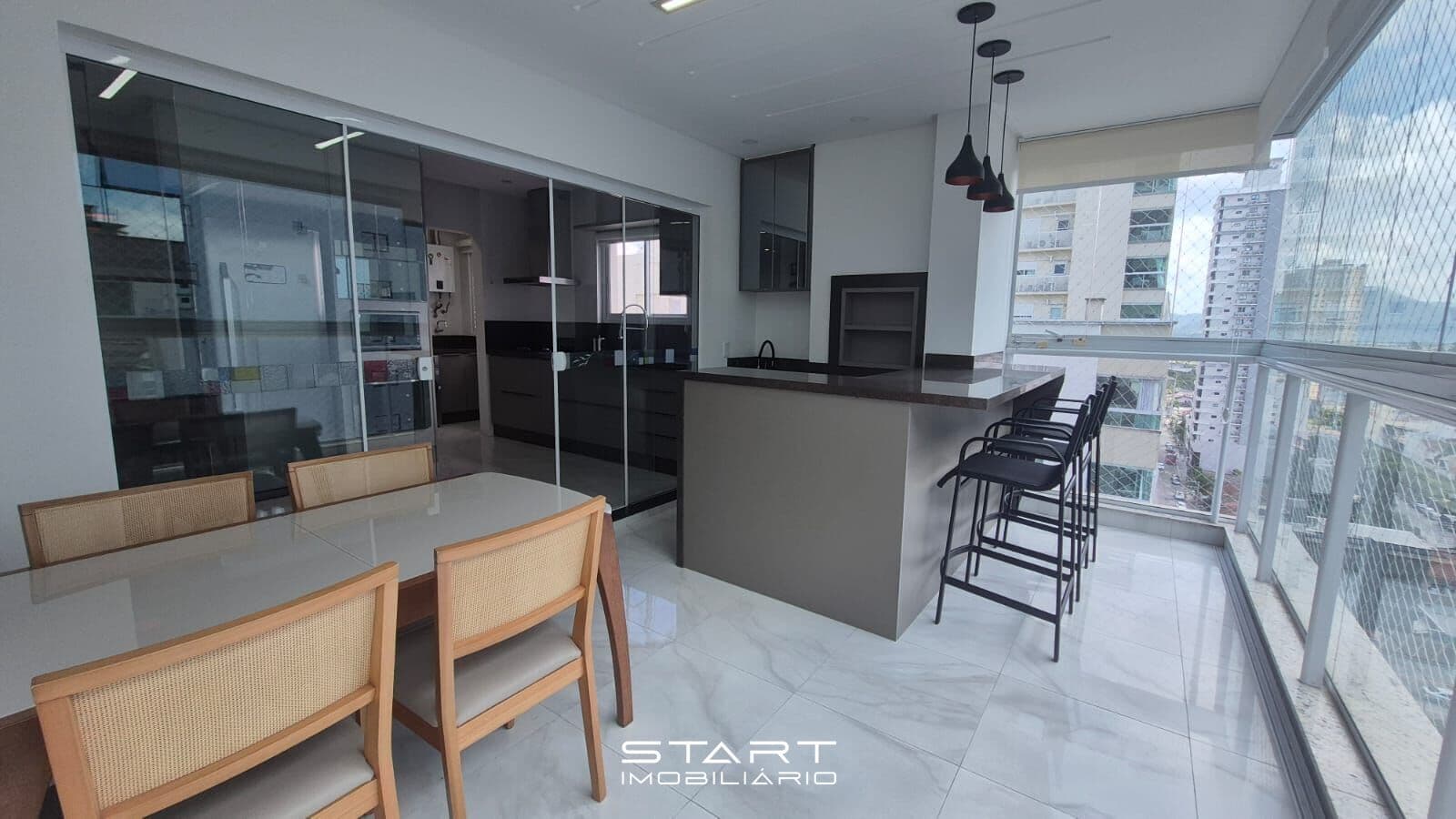 Apartamento Alto Padrão em Meia Praia, Itapema/SC