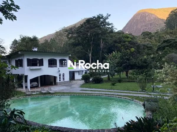 Casa Padrão 5 quartos para locação-Araras-Petrópolis/RJ
