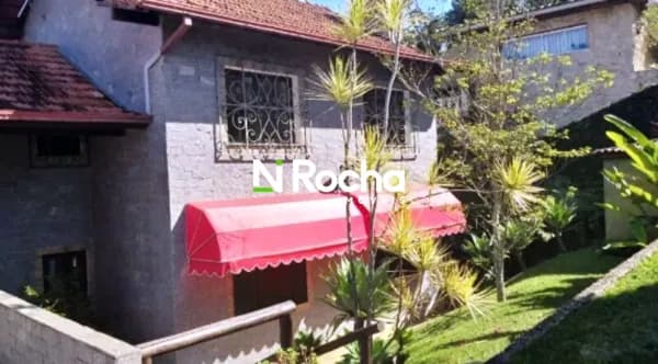 Casa Padrão 05 quartos em Itaipava - Petrópolis/RJ