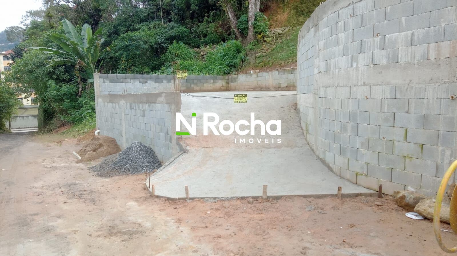 Terreno com 810 m² no Quitandinha, Petrópolis/RJ