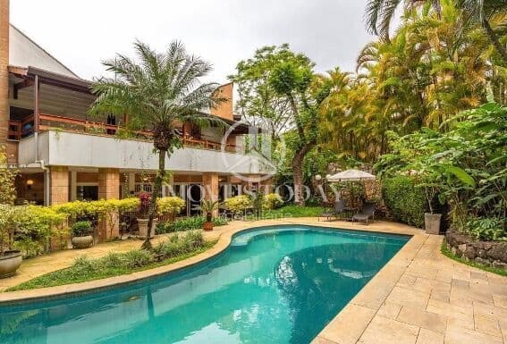 Residência de Luxo em Condomínio Exclusivo: 4 Suítes, 5 Vagas, Piscina, Terreno 1.100m²
