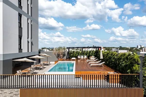Apartamento Localizado no Centro. O Imóvel conta com: - Sala de Estar - Cozinha - 03 suítes - 03 WC´s (lavabo e suítes) - Área de serviço - 02 vagas