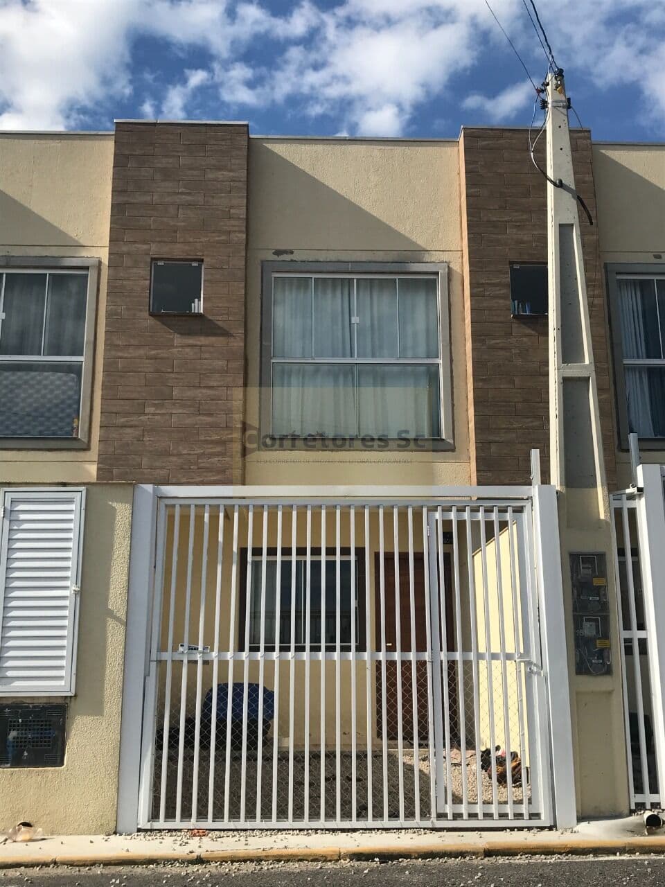 Sobrado com duas suítes em Porto Belo